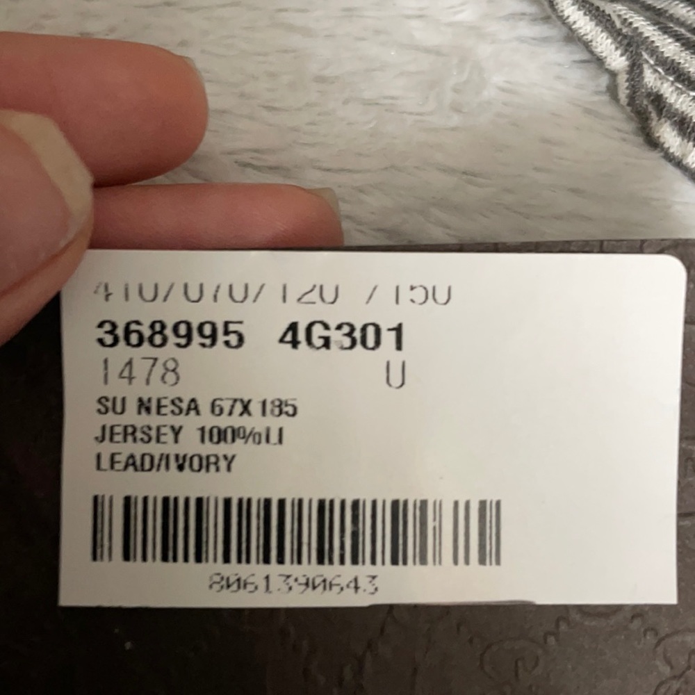 Gucci Linen Striped Scarf Su Nesa in Ivory and Lead - Picture 2 of 8